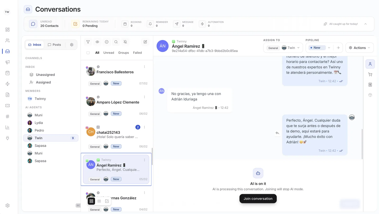 Bandeja unificada de Twinny con conversaciones de varios canales y agentes IA resolviendo en tiempo real.